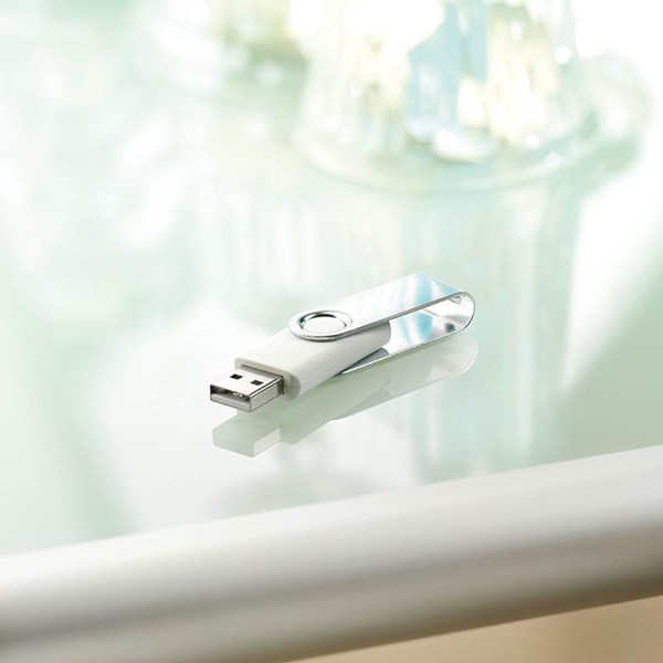 Obrázky: USB kľúč Techmate vyklápací, 4GB, biela-strieborná, Obrázok 3