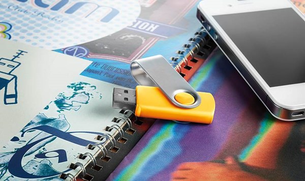 Obrázky: Techmate žlto-str. vykláp. USB flash disk 4GB, Obrázok 5