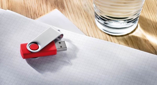 Obrázky: USB kľúč Techmate vyklápací, 2GB, červená-strieb., Obrázok 4