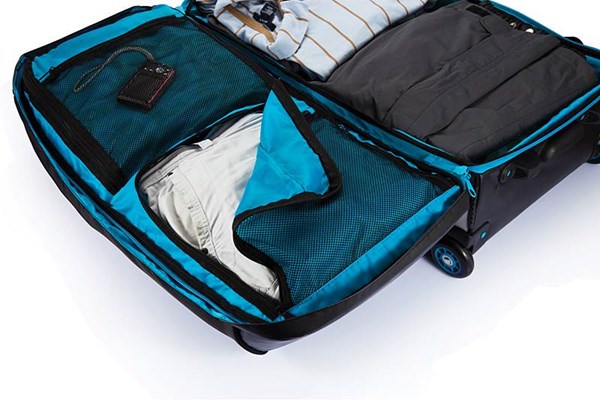 Obrázky: Čierna cestovná taška s modrými doplnkami, Obrázok 6