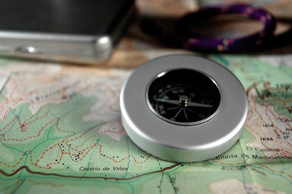 Obrázky: Kompas v kovovej krabičke, strieborná, Obrázok 2