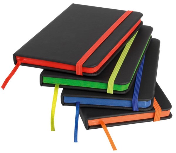 Obrázky: Čierny blok A5 so zeleným okrajom a doplnkami, Obrázok 3