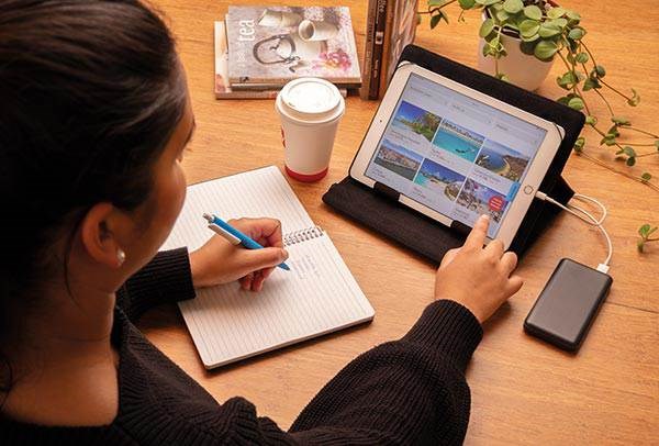 Obrázky: Čierna kompaktná powerbanka s batériou 10 000 mAh, Obrázok 10