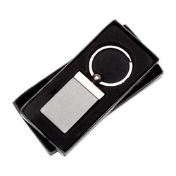 Obrázky: Šedý kovový prívesok na kľúče v krabičke