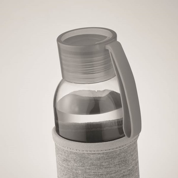 Obrázky: Fľaša zo skla s tmav. šedým neoprén.obalom, 500 ml, Obrázok 2
