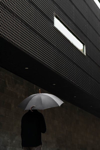 Obrázky: Čierny dvojvrstvový dáždnik VINGA Bosler z RPET, Obrázok 6
