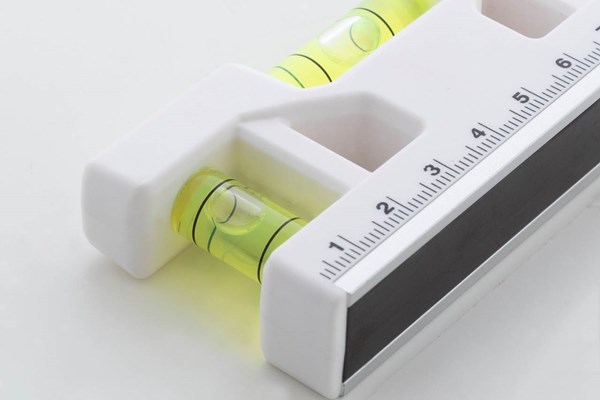 Obrázky: Magnetická multifunkč. vodováha prívesok, biela, Obrázok 3