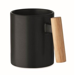 Obrázky: Čierny keramický hrnček s dreveným uchom 320 ml