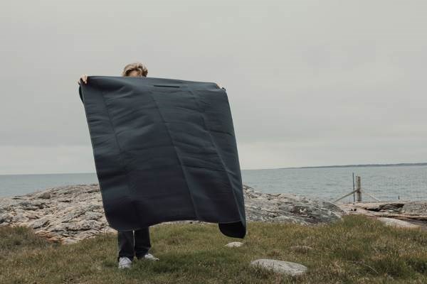 Obrázky: Čierna pikniková deka s dlhým popruhom, Obrázok 5