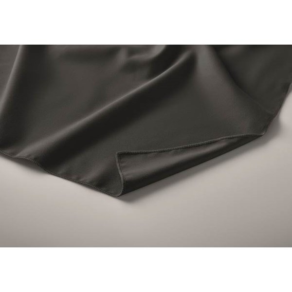 Obrázky: Uterák z mikrovlákna 50x100 cm s pútkom, čierna, Obrázok 4