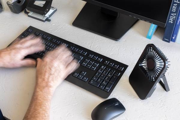 Obrázky: Nabíjateľný st.ventilátor z rec.plastu RCS, čierny, Obrázok 5