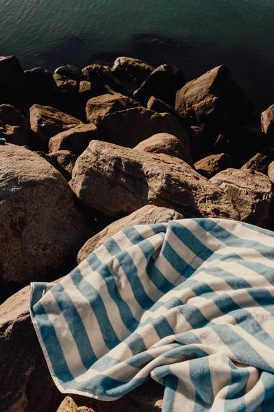 Obrázky: Recyklovaná plážová osuška VINGA, svetlomodrá, Obrázok 4