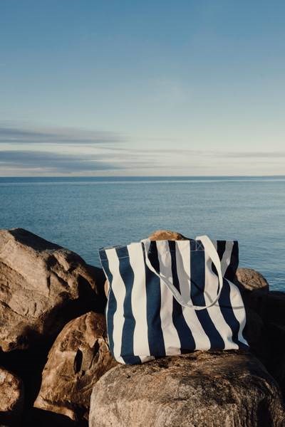 Obrázky: Plážová taška VINGA od RCS, tmavomodrá, Obrázok 2