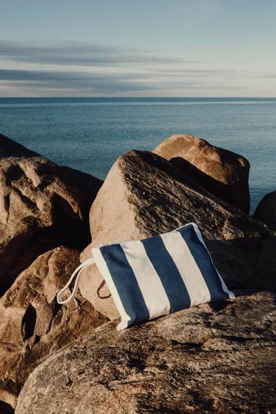 Obrázky: Malá taška VINGA od RCS, tmavomodrá, Obrázok 2