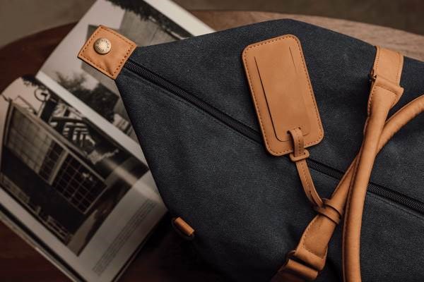 Obrázky: Visačka na batožinu VINGA od RCS, hnedá, Obrázok 5