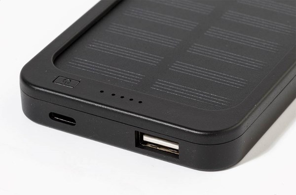 Obrázky: Powerbanka 4000 mAh z ABS, solárne nab., čierna, Obrázok 5
