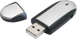 Zobrazit detaily pro USB kľúč s krytkou, 4 GB, strieborná/čierna Obrázky: USB kľúč s krytkou, 4 GB, strieborná/čierna