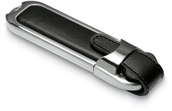Zobrazit detaily pro Datashield čierne USB, kovovo-kožené puzdro 64GB Obrázky: Datashield čierne USB, kovovo-kožené puzdro 64GB
